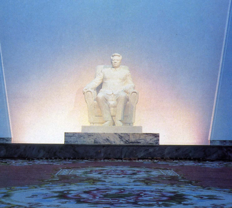 La estatua de Kim Jong Il que se encuentra en el museo. AP